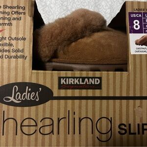 Kirkland Signature Ladies Shearling Slippers Size:8 Color: Chestnut New
